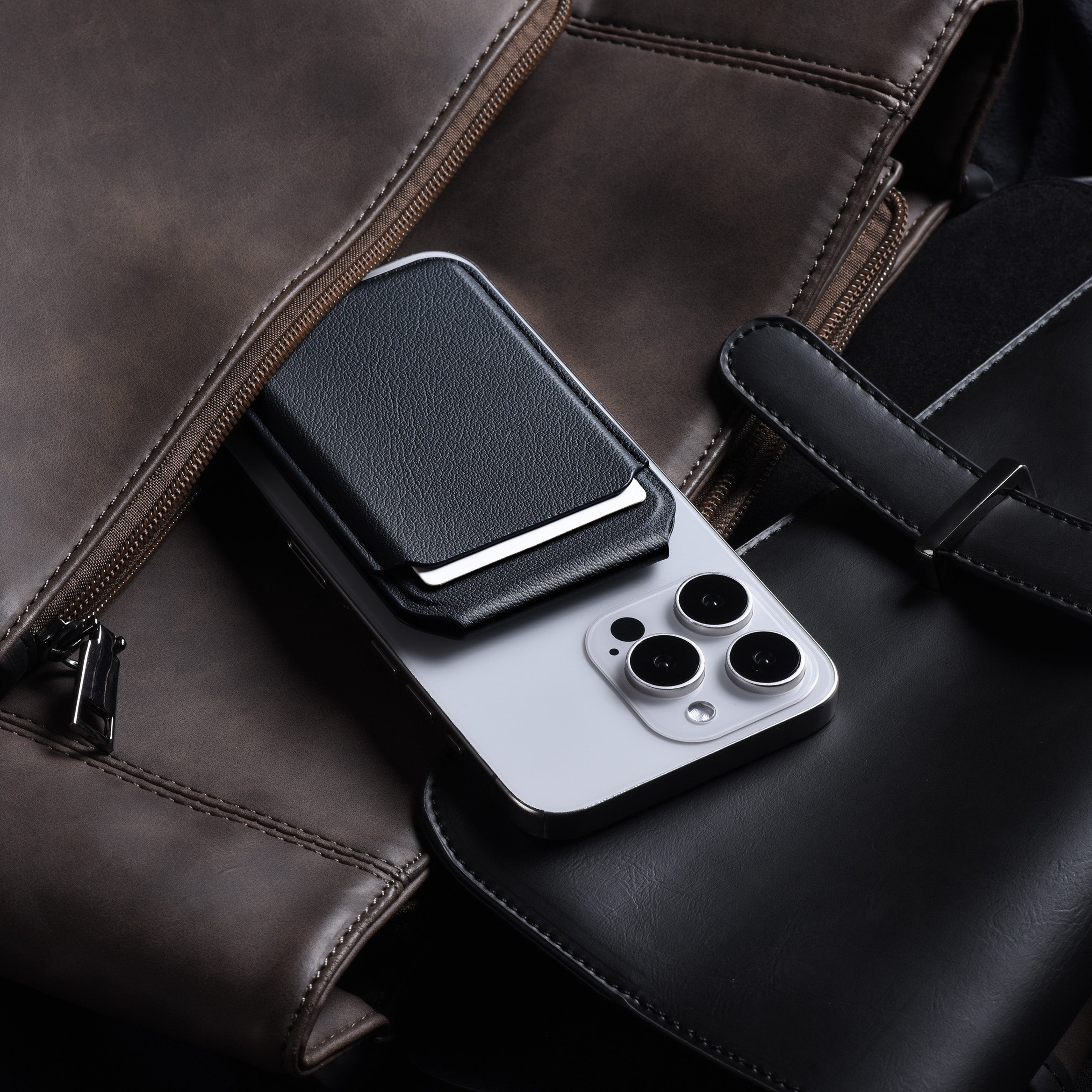 Magnetic Wallet Stand