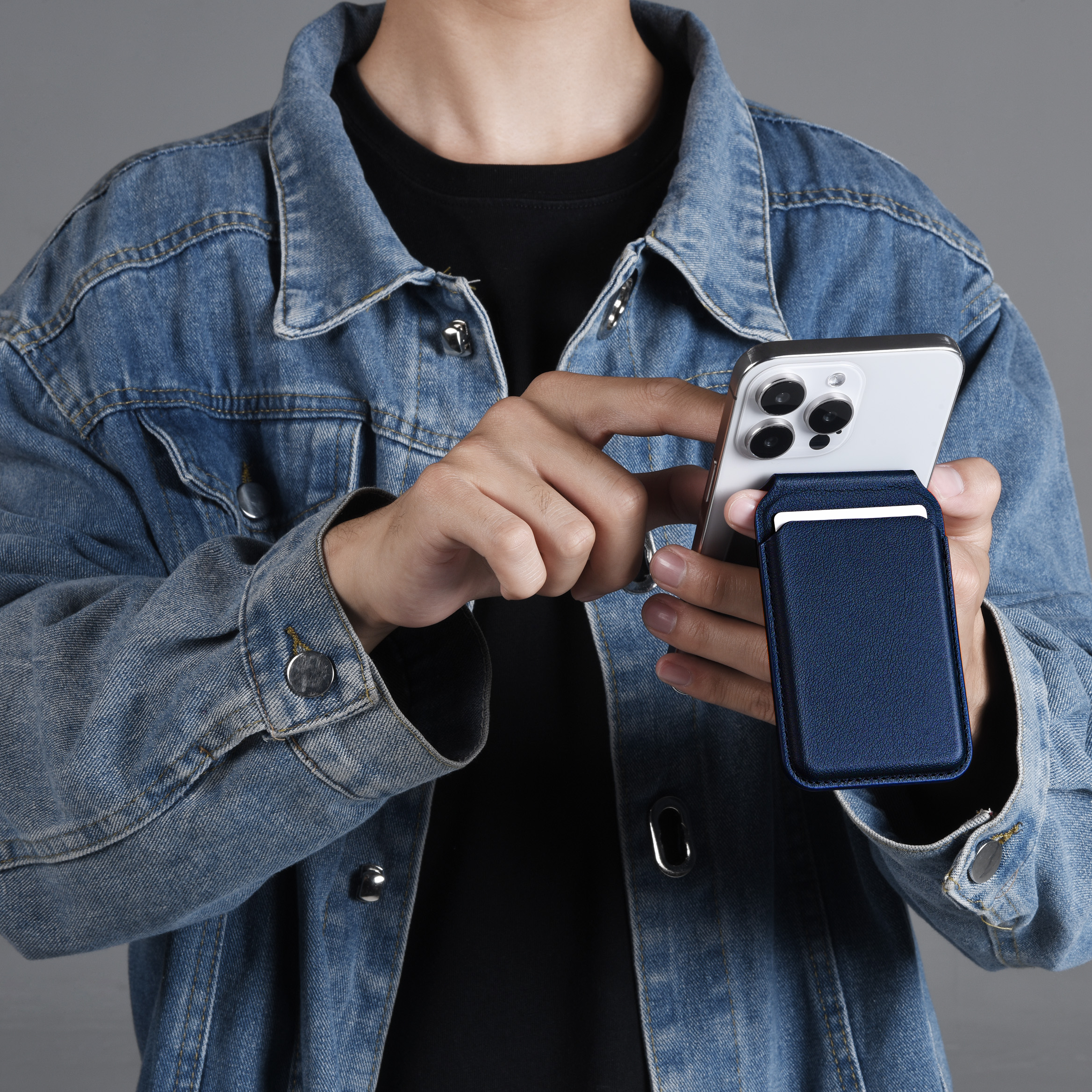 Magnetic Wallet Stand